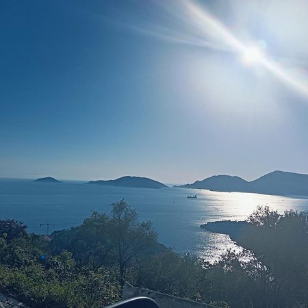 Апартаменти La Terrazza Di Ameglia Alta Екстер'єр фото